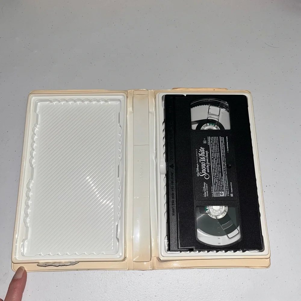 Disney’s Masterpiece Collection Snow White VHS Movie 1524